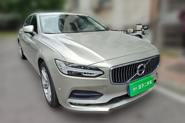 Used Volvo S90 2017 T4 Zhiyuan Edition Front Right 45 Deg