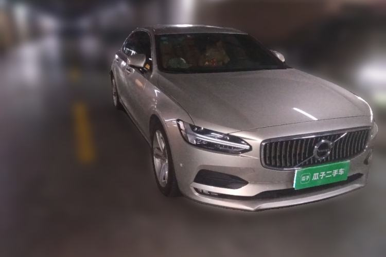 Used Volvo S90 2017 T4 Zhiyuan Edition Front Right 45 Deg