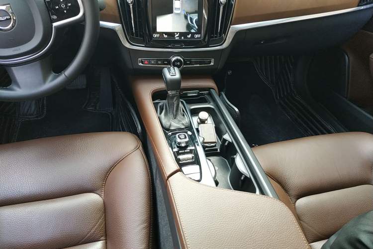 Used Volvo S90 2017 T5 Smart Luxury Edition Gear Lever