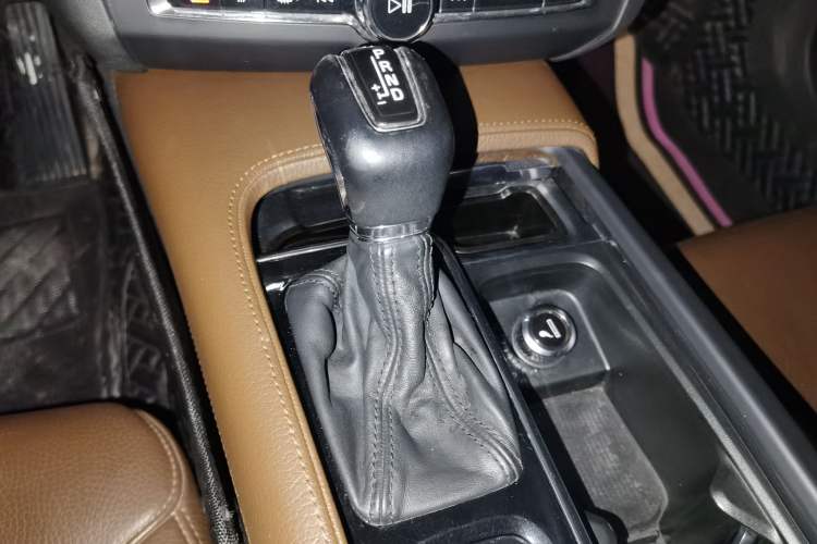Used Volvo S90 2017 T5 Smart Luxury Edition Gear Lever