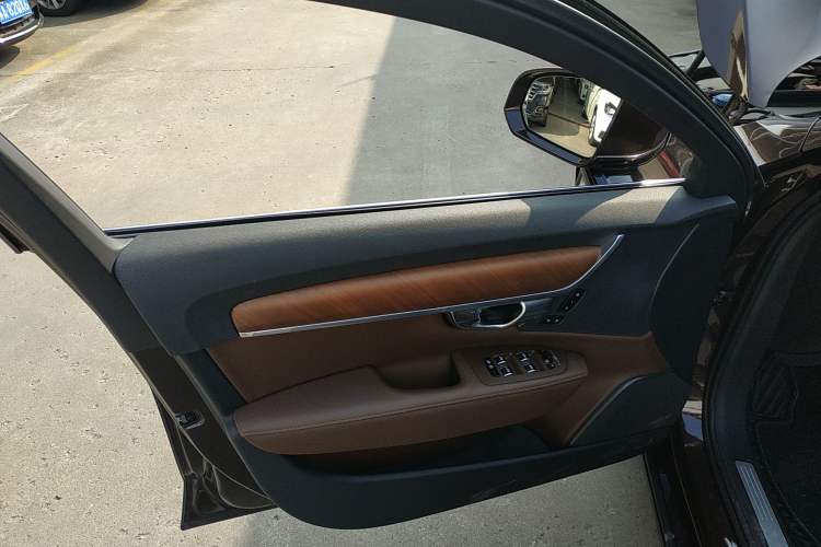 Used Volvo S90 2017 T5 Smart Luxury Edition Left Front Door Interior