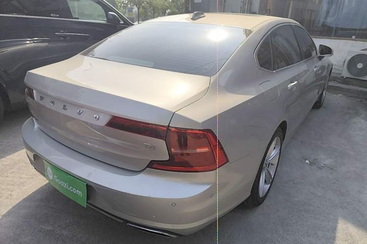 Used Volvo S90 2017 T4 Zhiyuan Edition Rear Right 45 Deg