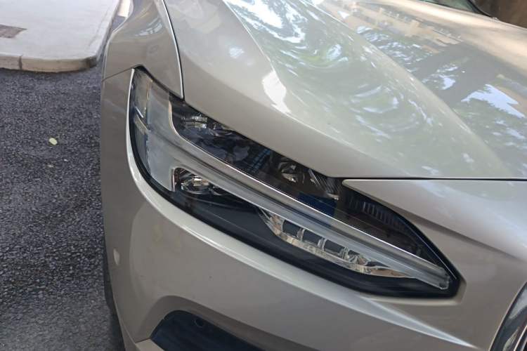 Used Volvo S90 2017 T4 Zhiyuan Edition Right Front Headlight
