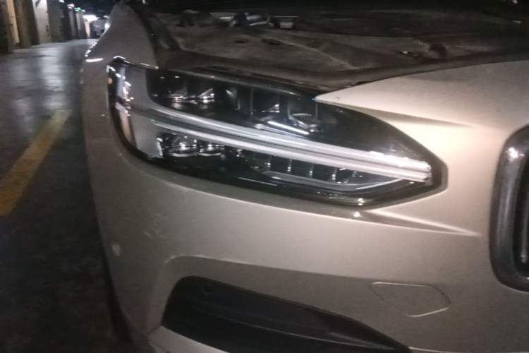 Used Volvo S90 2017 T4 Zhiyuan Edition Right Front Headlight