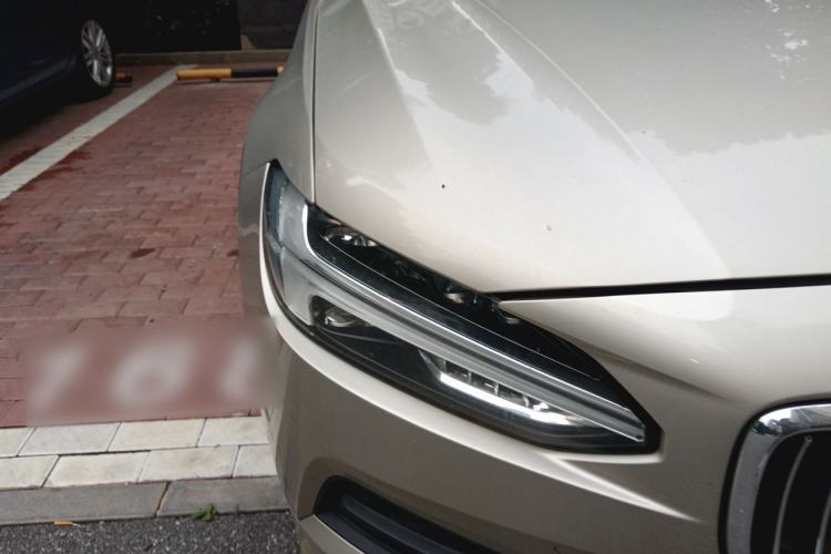 Used Volvo S90 2017 T4 Zhiyuan Edition Right Front Headlight