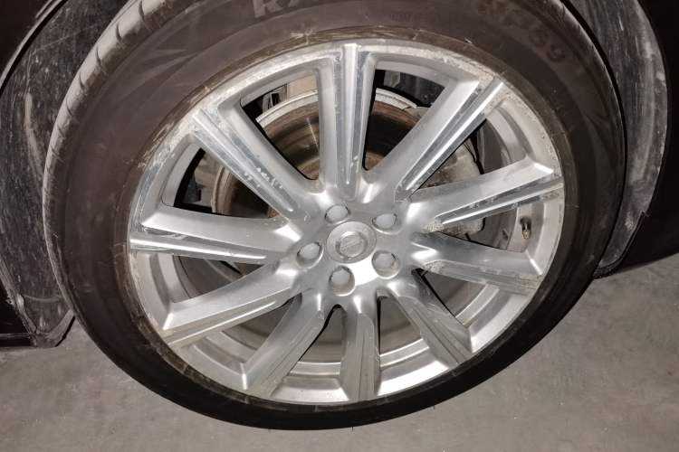Used Volvo S90 2017 T5 Smart Luxury Edition Right Front Wheel Hub