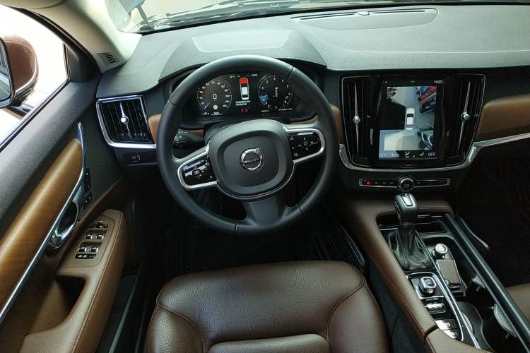 Used Volvo S90 2017 T5 Smart Luxury Edition Steering Wheel