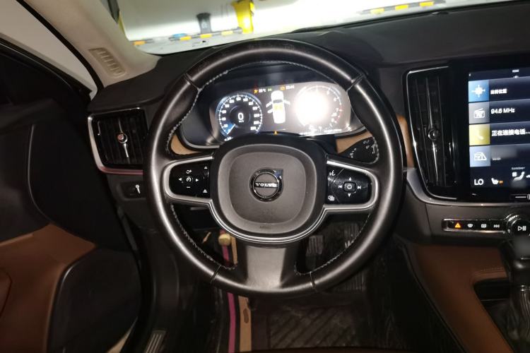 Used Volvo S90 2017 T5 Smart Luxury Edition Steering Wheel