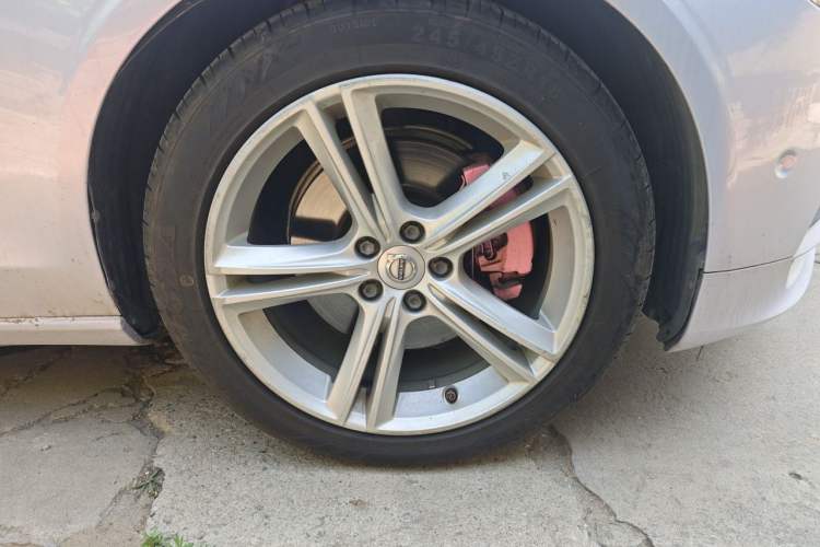 Used Volvo S90 2017 T4 Zhiyuan Edition Right Front Wheel Hub