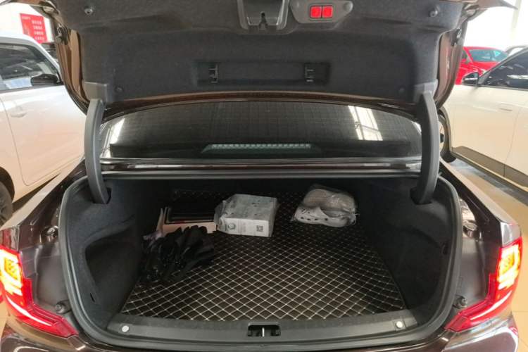 Used Volvo S90 2017 T5 Zhiyuan Edition Trunk