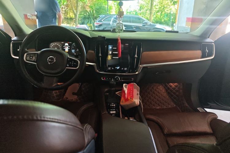 Used Volvo S90 2017 T5 Prestige Edition Center Console