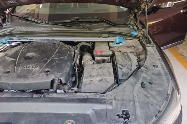 Used Volvo S90 2017 T5 Prestige Edition Engine Bay Left