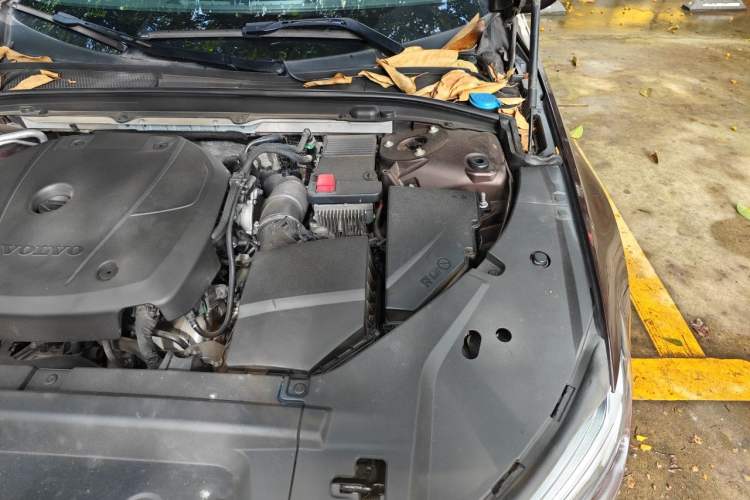 Used Volvo S90 2017 T4 Zhiyuan Edition Engine Bay Left