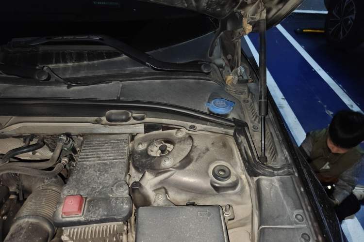 Used Volvo S90 2017 T4 Zhiyuan Edition Engine Bay Left