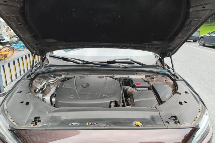 Used Volvo S90 2017 T4 Zhiyuan Edition Engine Bay