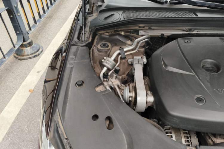Used Volvo S90 2017 T4 Zhiyuan Edition Engine Bay Right