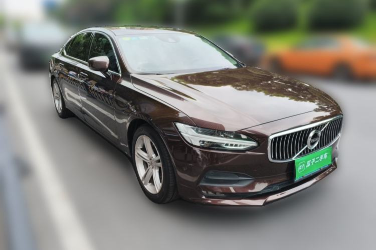 Used Volvo S90 2017 T4 Zhiyuan Edition Front Right 45 Deg