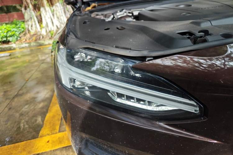Used Volvo S90 2017 T4 Zhiyuan Edition Right Front Headlight
