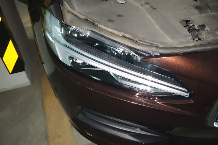 Used Volvo S90 2017 T4 Zhiyuan Edition Right Front Headlight