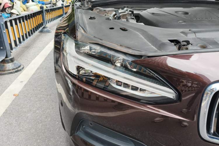 Used Volvo S90 2017 T4 Zhiyuan Edition Right Front Headlight