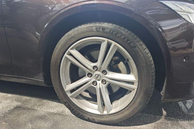 Used Volvo S90 2017 T4 Zhiyuan Edition Right Front Wheel Hub