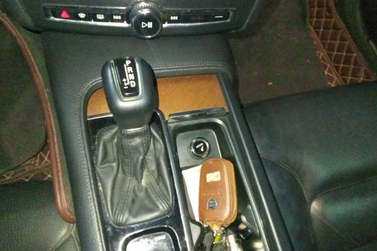 Used Volvo S90 2017 T5 Smart Luxury Edition Gear Lever