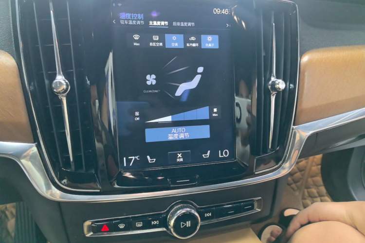 Used Volvo S90 2017 T5 Smart Luxury Edition Audio And AC Panel