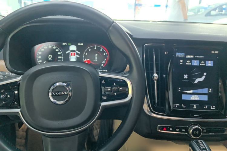 Used Volvo S90 2017 T5 Smart Luxury Edition Center Console
