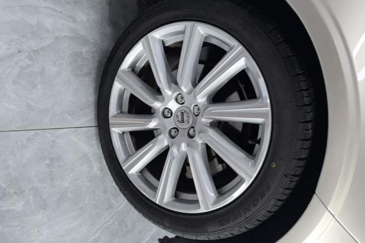 Used Volvo S90 2017 T5 Smart Luxury Edition Left Front Wheel Hub
