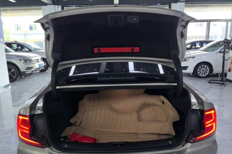 Used Volvo S90 2017 T5 Smart Luxury Edition Trunk