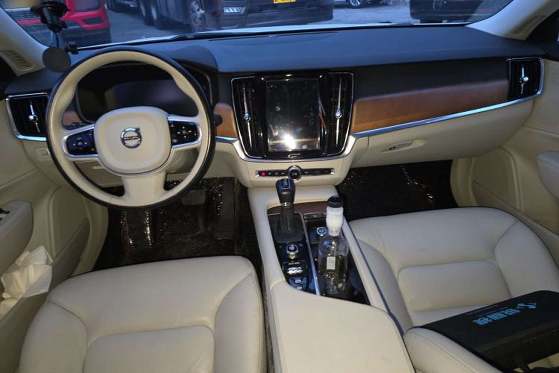 Used Volvo S90 2017 T5 Smart Luxury Edition Center Console