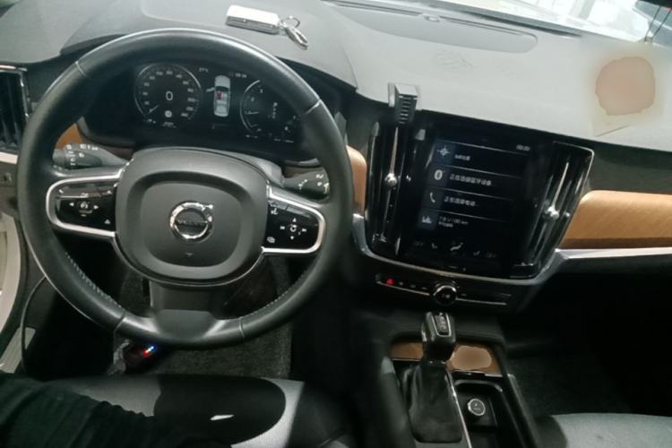 Used Volvo S90 2017 T5 Smart Luxury Edition Center Console