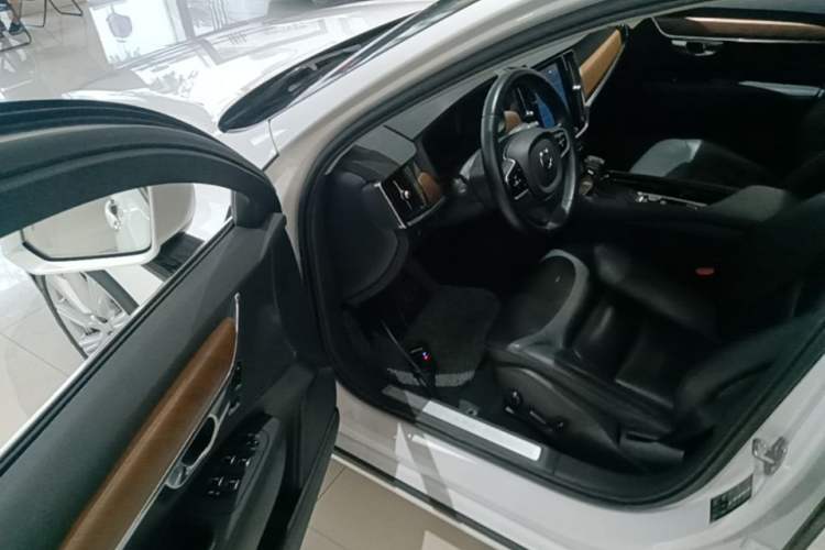 Used Volvo S90 2017 T5 Smart Luxury Edition Driver Seat