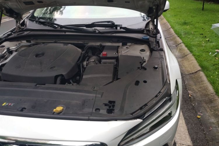 Used Volvo S90 2017 T5 Prestige Edition Engine Bay Left