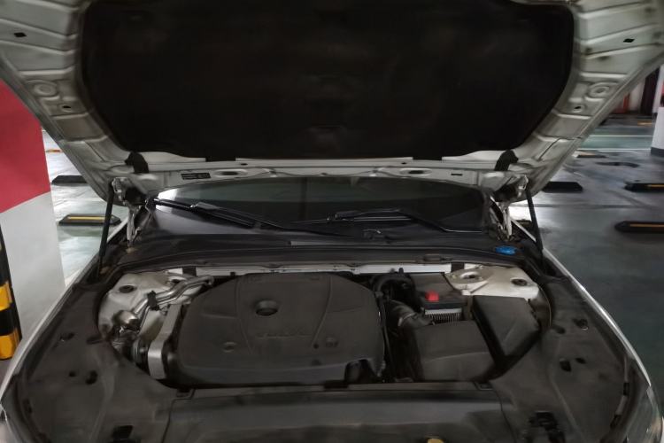Used Volvo S90 2017 T4 Zhiyuan Edition Engine Bay