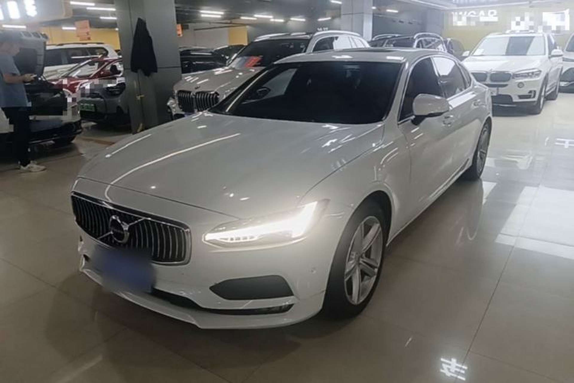 Used Volvo S90 2017 T4 Zhiyuan Edition Front Left 45 Deg