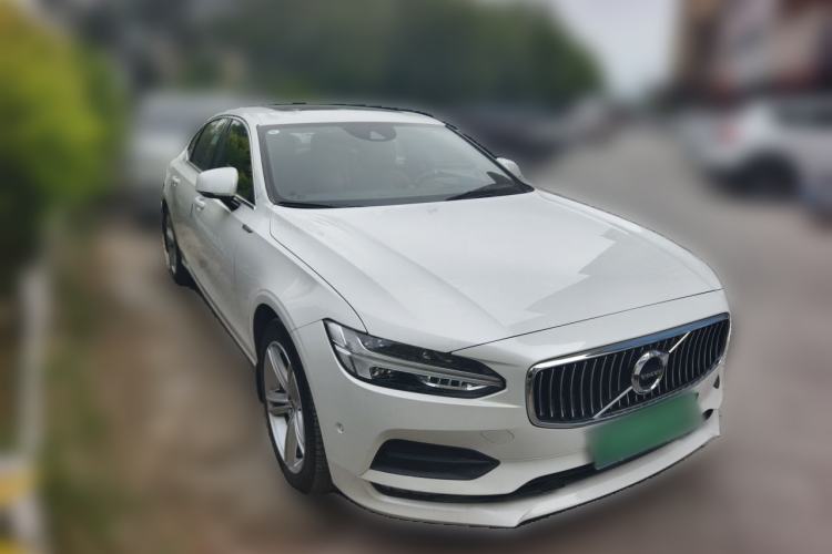 Used Volvo S90 2017 T4 Zhiyuan Edition Front Right 45 Deg