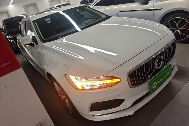 Used Volvo S90 2017 T5 Zhiyuan Edition Front Right 45 Deg