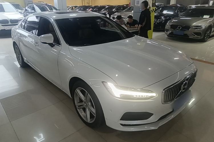 Used Volvo S90 2017 T4 Zhiyuan Edition Front Right 45 Deg