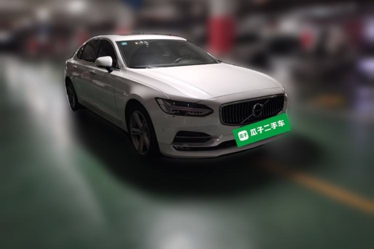 Used Volvo S90 2017 T4 Zhiyuan Edition Front Right 45 Deg