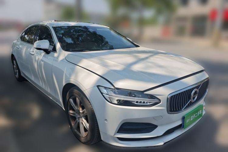 Used Volvo S90 2017 T4 Zhiyi Edition Front Right 45 Deg