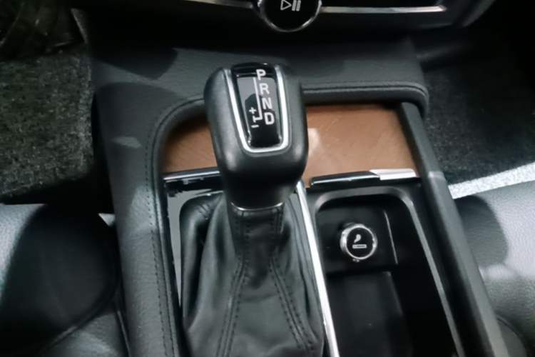 Used Volvo S90 2017 T5 Smart Luxury Edition Gear Lever
