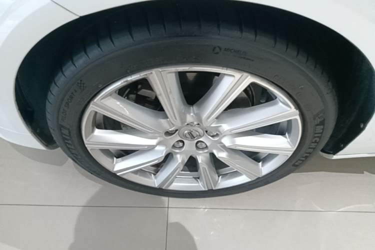 Used Volvo S90 2017 T5 Smart Luxury Edition Left Front Wheel Hub