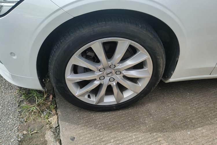 Used Volvo S90 2017 T5 Zhiyuan Edition Left Front Wheel Hub