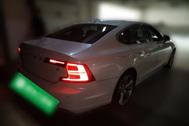 Used Volvo S90 2017 T4 Zhiyuan Edition Rear Right 45 Deg