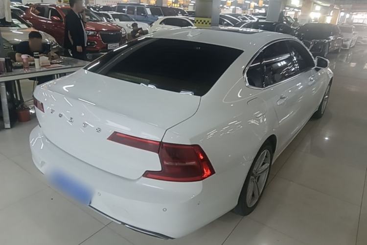 Used Volvo S90 2017 T4 Zhiyuan Edition Rear Right 45 Deg