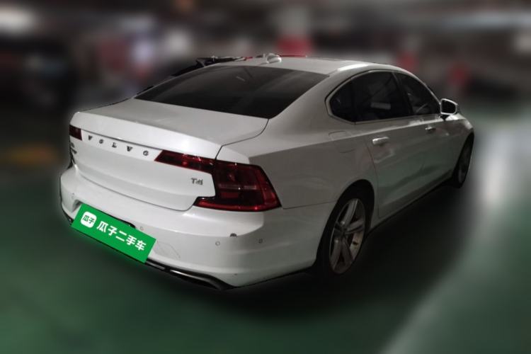 Used Volvo S90 2017 T4 Zhiyuan Edition Rear Right 45 Deg