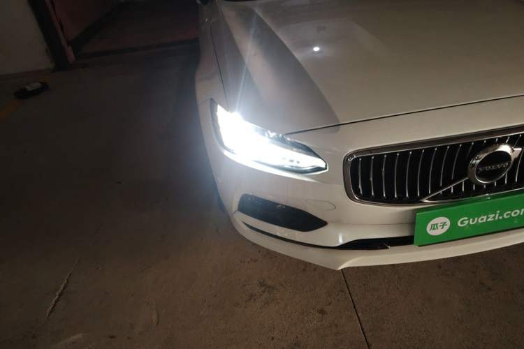 Used Volvo S90 2017 T4 Zhiyuan Edition Right Front Headlight
