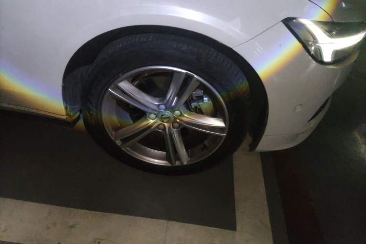 Used Volvo S90 2017 T4 Zhiyuan Edition Right Front Wheel Hub