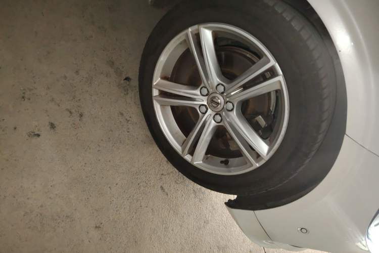 Used Volvo S90 2017 T4 Zhiyuan Edition Right Front Wheel Hub